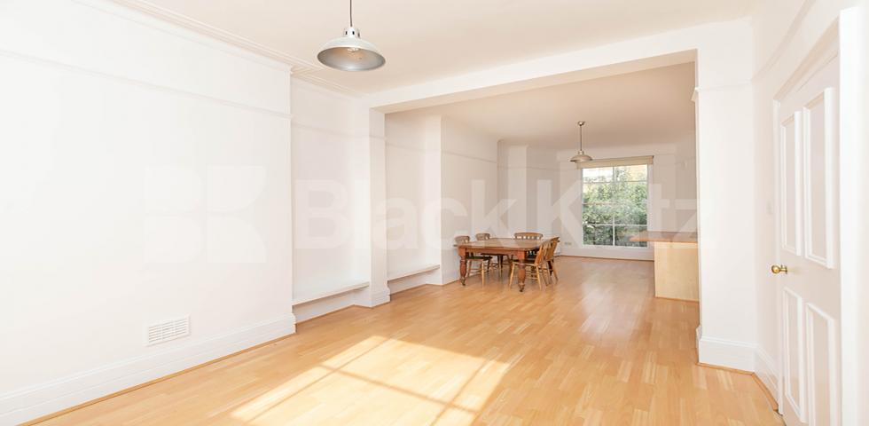 Amazing two bedrooom property fully unfurnished set in a period conversion Marquis Road, Camden